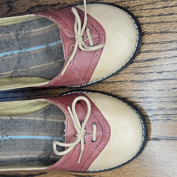 Bowler Style Heels - Picture 5 of 10